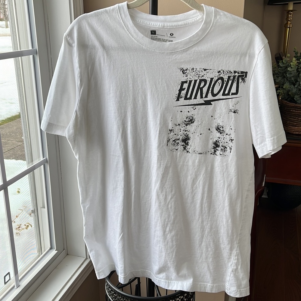 T-Shirt - Picture 2 of 4